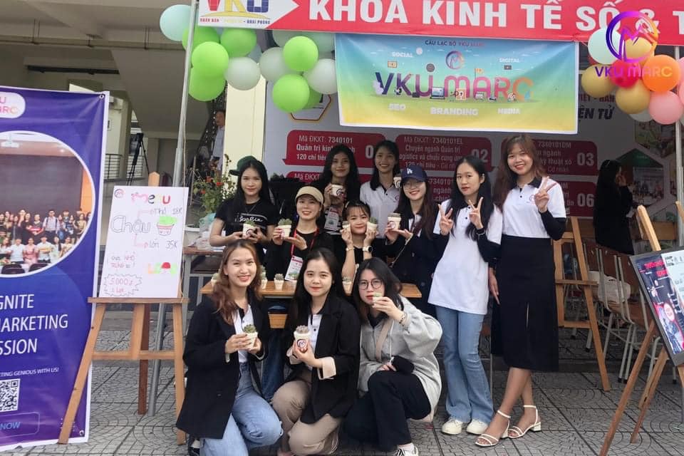 Gian hàng sen đá CLB Marketing